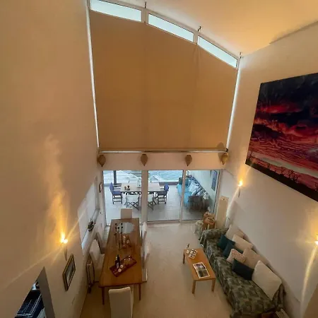 Artemisia Malibu Style Town House Sleep 6 *