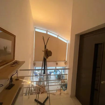 Villa Artemisia Malibu Style Town House Sleep 6 *