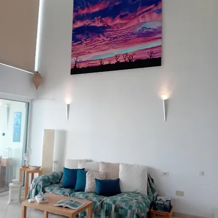 Villa Artemisia Malibu Style Town House Sleep 6